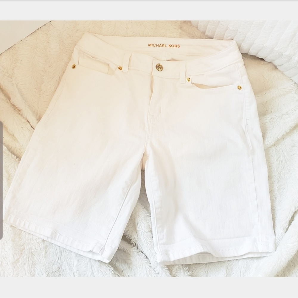 🗯White Michael Kors Shorts🗯 - Picture 2 of 4